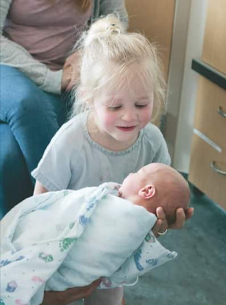 Tips for Introducing a New Baby to Older Siblings